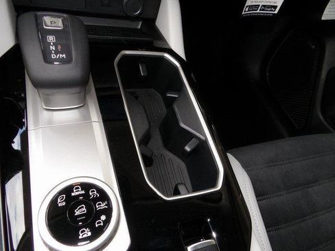 New 2025 Mitsubishi Outlander SE image 21