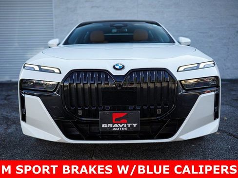 Used 2023 BMW 740i w/ Parking Assistance Package image 5