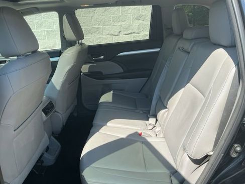 Used 2016 Toyota Highlander XLE AWD/4WD image 26