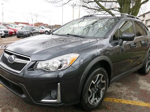 Used 2017 Subaru Crosstrek 2.0i Premium image 2