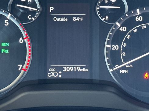 Certified 2023 Lexus GX 460 Luxury w/ Sport Design Package AWD/4WD image 29