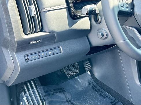 New 2026 Nissan Pathfinder Platinum FWD image 7