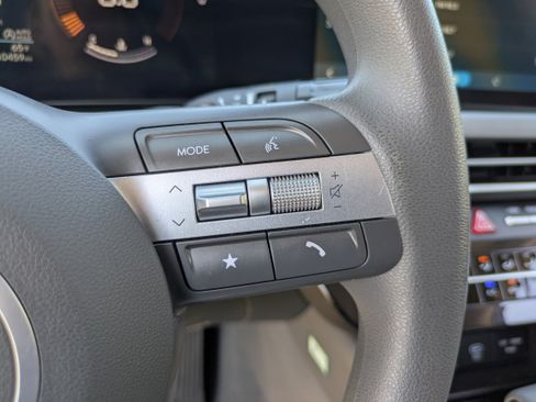 Used 2025 Hyundai Sonata SE FWD image 29
