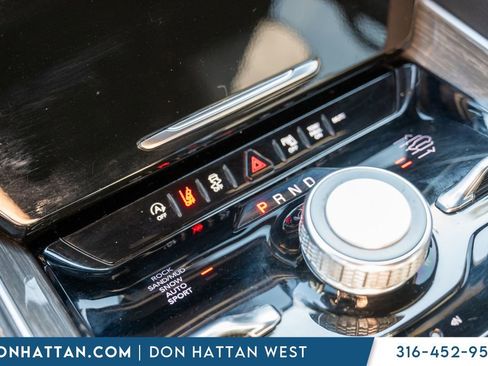 Used 2022 Jeep Wagoneer Series III w/ Premium Group I AWD/4WD image 12