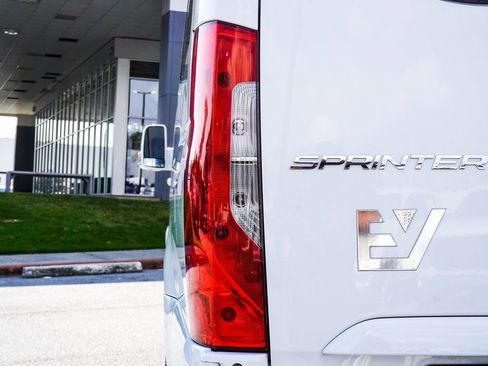 Used 2021 Mercedes-Benz Sprinter 3500 w/ Swivel Seat Package image 14