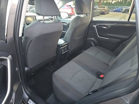 Used 2022 Toyota RAV4 XLE FWD image 16