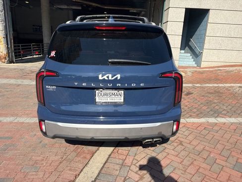 Certified 2023 Kia Telluride EX w/ EX Captain's Chair Package FWD image 4