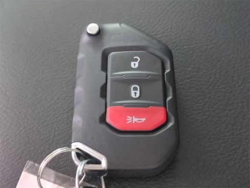 New 2025 Jeep Gladiator Sport image 28