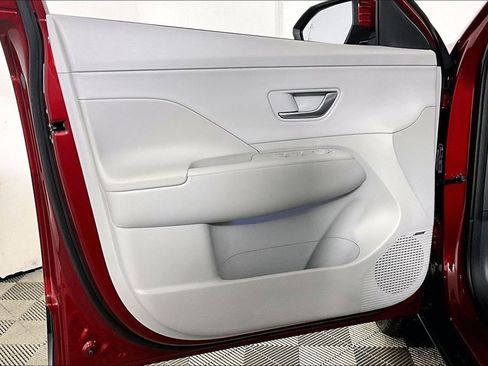 Used 2025 Hyundai Kona Limited image 23