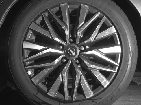 Used 2025 Nissan Altima 2.5 SV FWD image 14