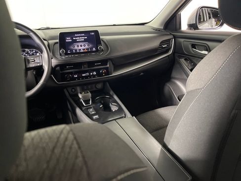 Used 2025 Nissan Rogue SV FWD image 17