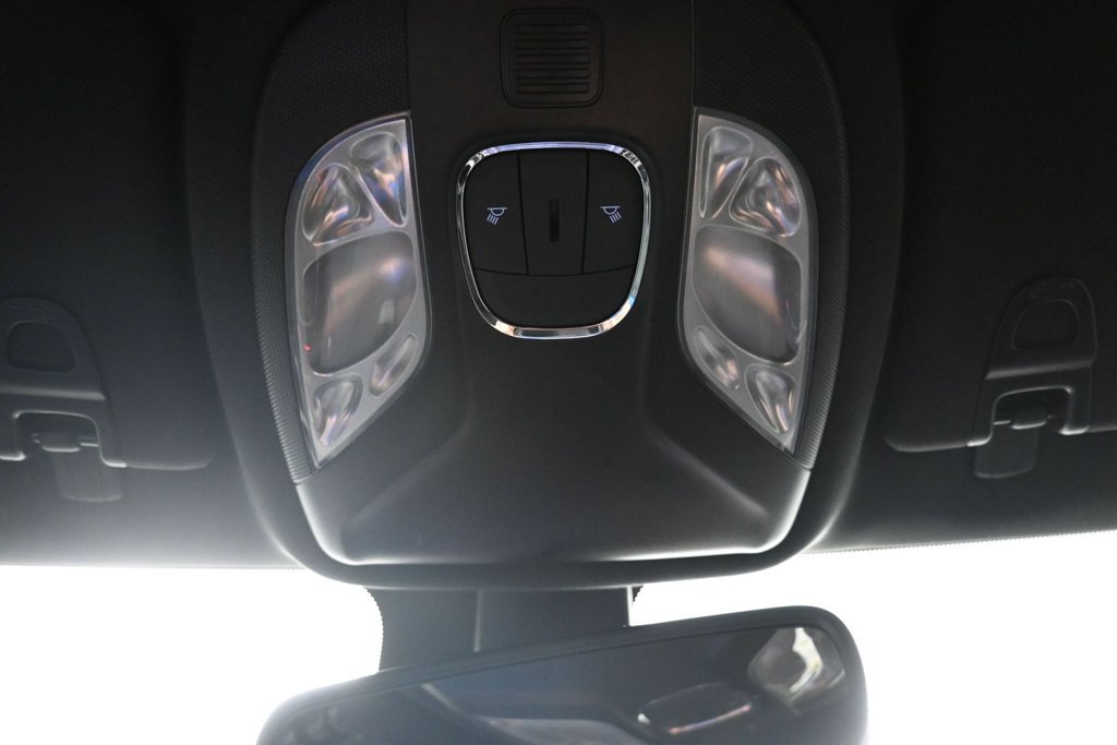 Used 2025 Jeep Compass Trailhawk AWD/4WD image 16