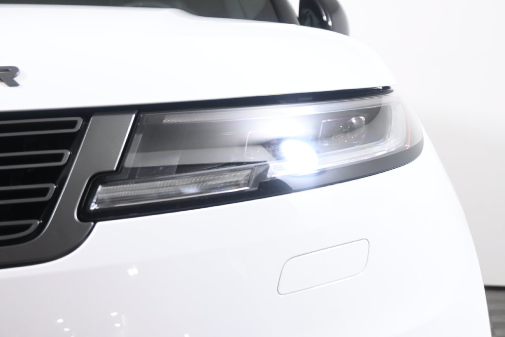 Used 2024 Land Rover Range Rover Sport SE AWD/4WD image 11