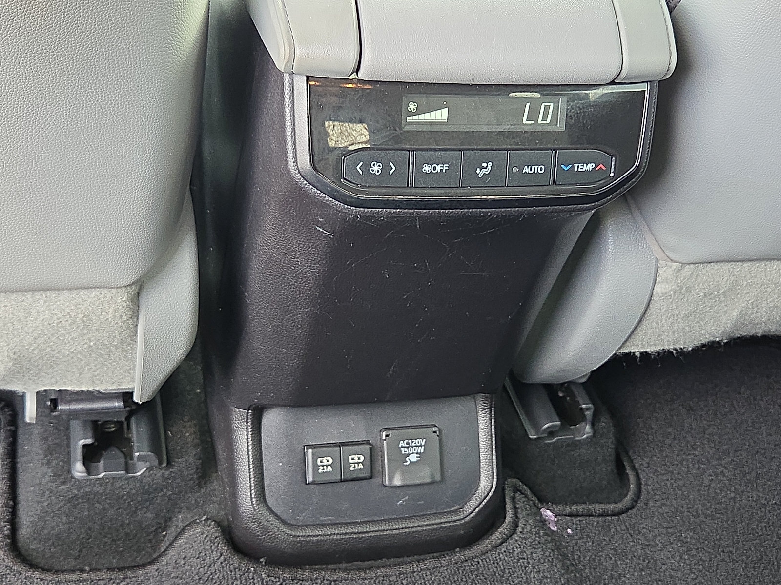 Used 2021 Toyota Highlander Limited FWD image 12