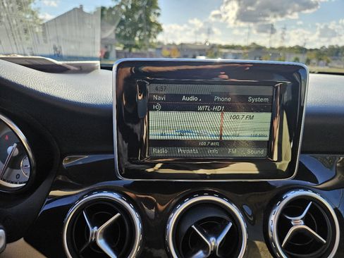 Used 2015 Mercedes-Benz GLA 250 4MATIC image 14