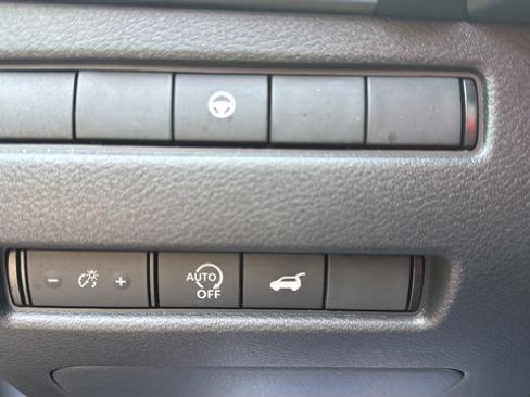 Used 2023 Nissan Rogue SL AWD/4WD image 17