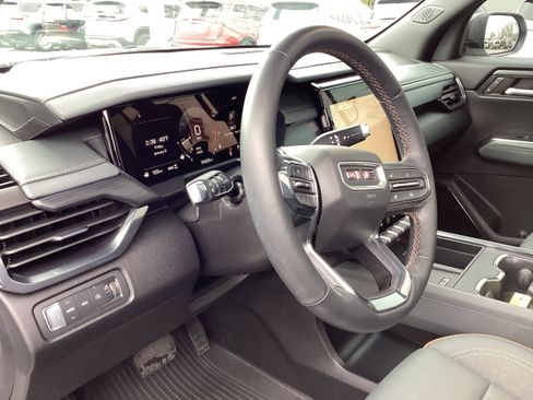 Used 2024 GMC Acadia AT4 w/ Luxury Package image 12