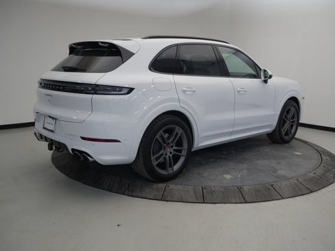 Certified 2026 Porsche Cayenne AWD/4WD image 7