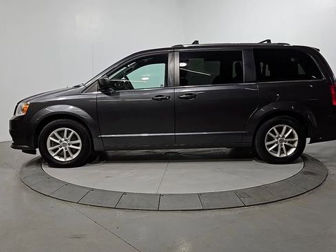 Used 2018 Dodge Grand Caravan SXT image 2