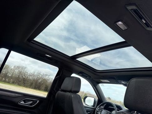 Used 2023 Chevrolet Suburban RST w/ Luxury Package image 12