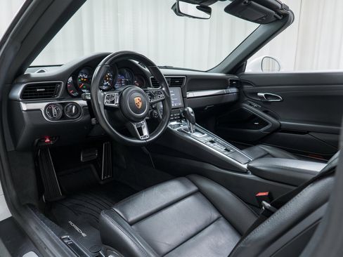 Certified 2019 Porsche 911 Targa 4S image 15