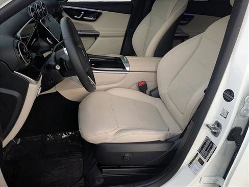 Used 2025 Mercedes-Benz GLC 350e 4MATIC image 17