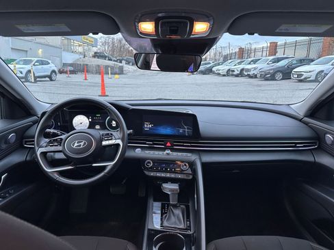 Used 2025 Hyundai Elantra SEL image 31