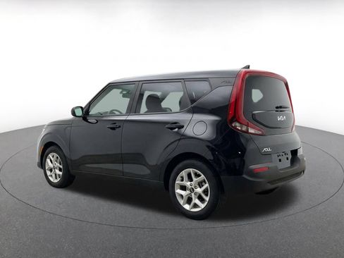 Used 2025 Kia Soul LX w/ LX Technology Package FWD image 7