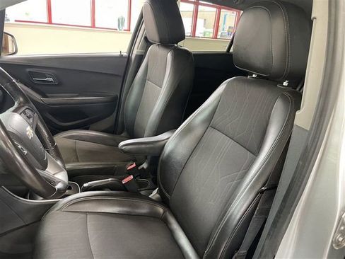 Used 2022 Chevrolet Trax LT w/ Driver Confidence Package AWD/4WD image 21