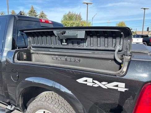 Used 2018 RAM 1500 SLT AWD/4WD image 8