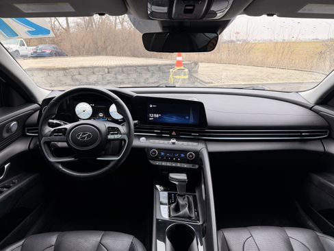 Used 2021 Hyundai Elantra Limited image 16