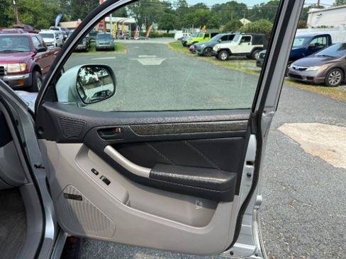 Used 2005 Toyota 4Runner Limited AWD/4WD image 9