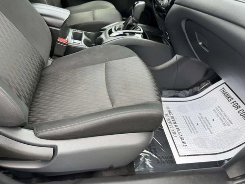 Used 2018 Nissan Rogue SV AWD/4WD image 19
