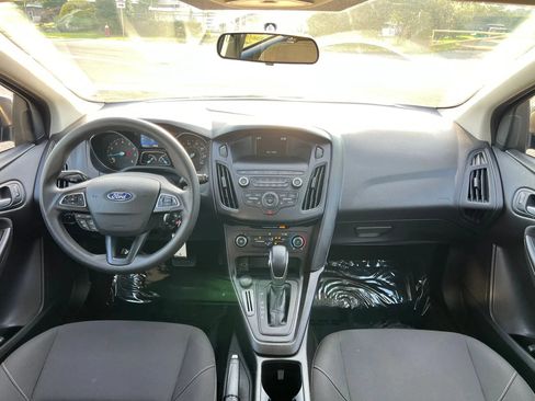 Used 2018 Ford Focus SE FWD image 20