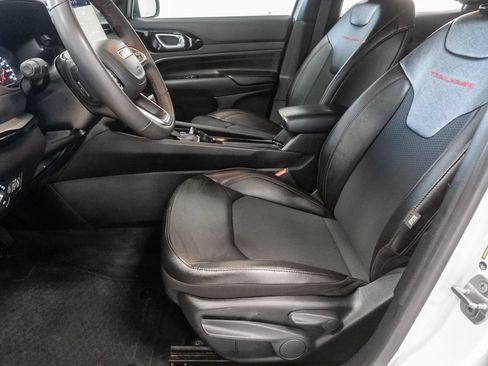 Used 2025 Jeep Compass Trailhawk AWD/4WD image 11