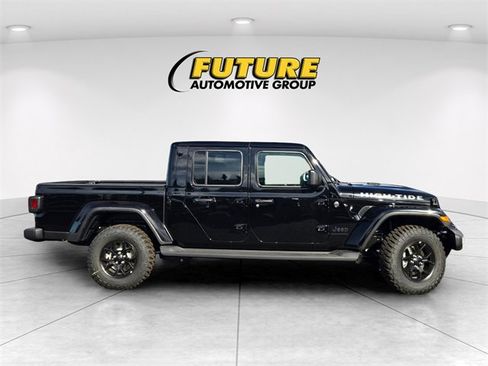 New 2025 Jeep Gladiator High Tide image 3