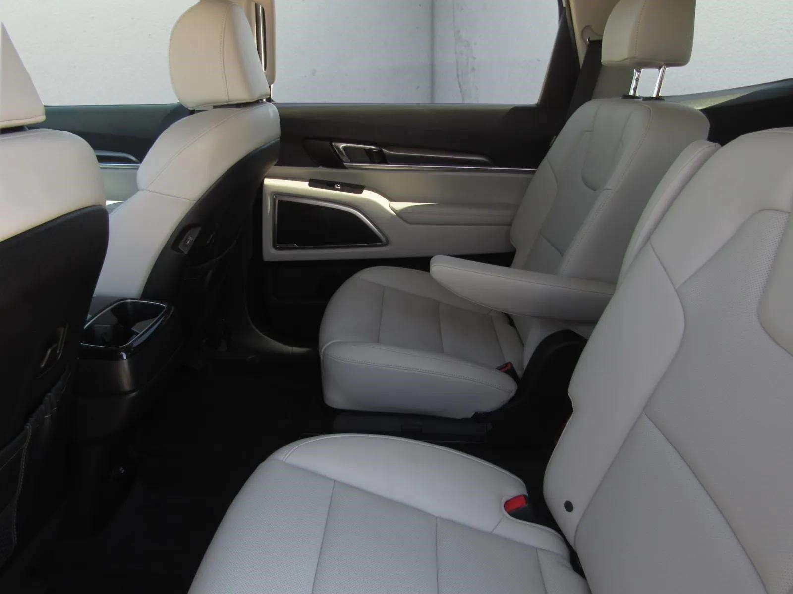 Used 2024 Kia Telluride S w/ S Sunroof Package FWD image 14