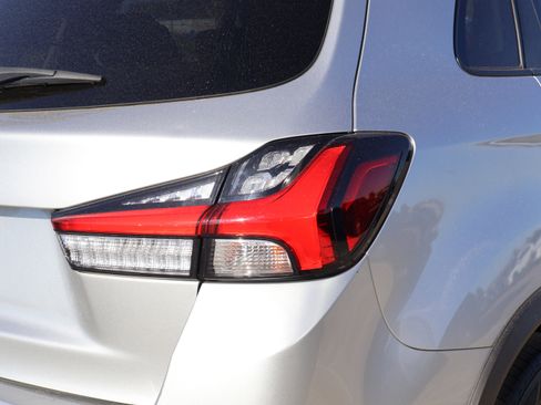 Used 2021 Mitsubishi Outlander Sport LE image 9