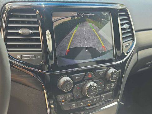 Used 2019 Jeep Grand Cherokee Altitude AWD/4WD image 19