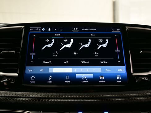 Used 2021 Chrysler Pacifica Touring w/ Uconnect Theater Family Group image 21