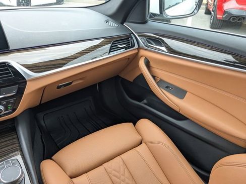 Used 2023 BMW 530i w/ Convenience Package image 17