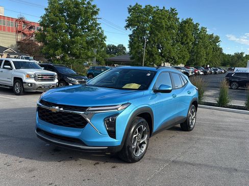 Used 2025 Chevrolet Trax LT w/ Driver Confidence Package FWD image 7