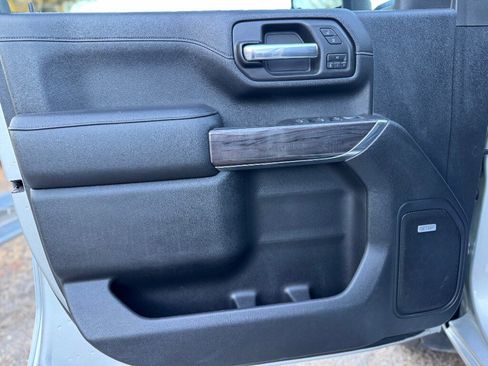 Used 2021 Chevrolet Silverado 2500 LTZ w/ LTZ Convenience Package image 9