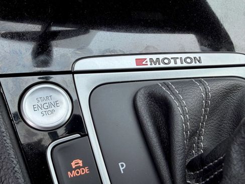 Used 2016 Volkswagen Golf R 4-Door AWD/4WD image 38