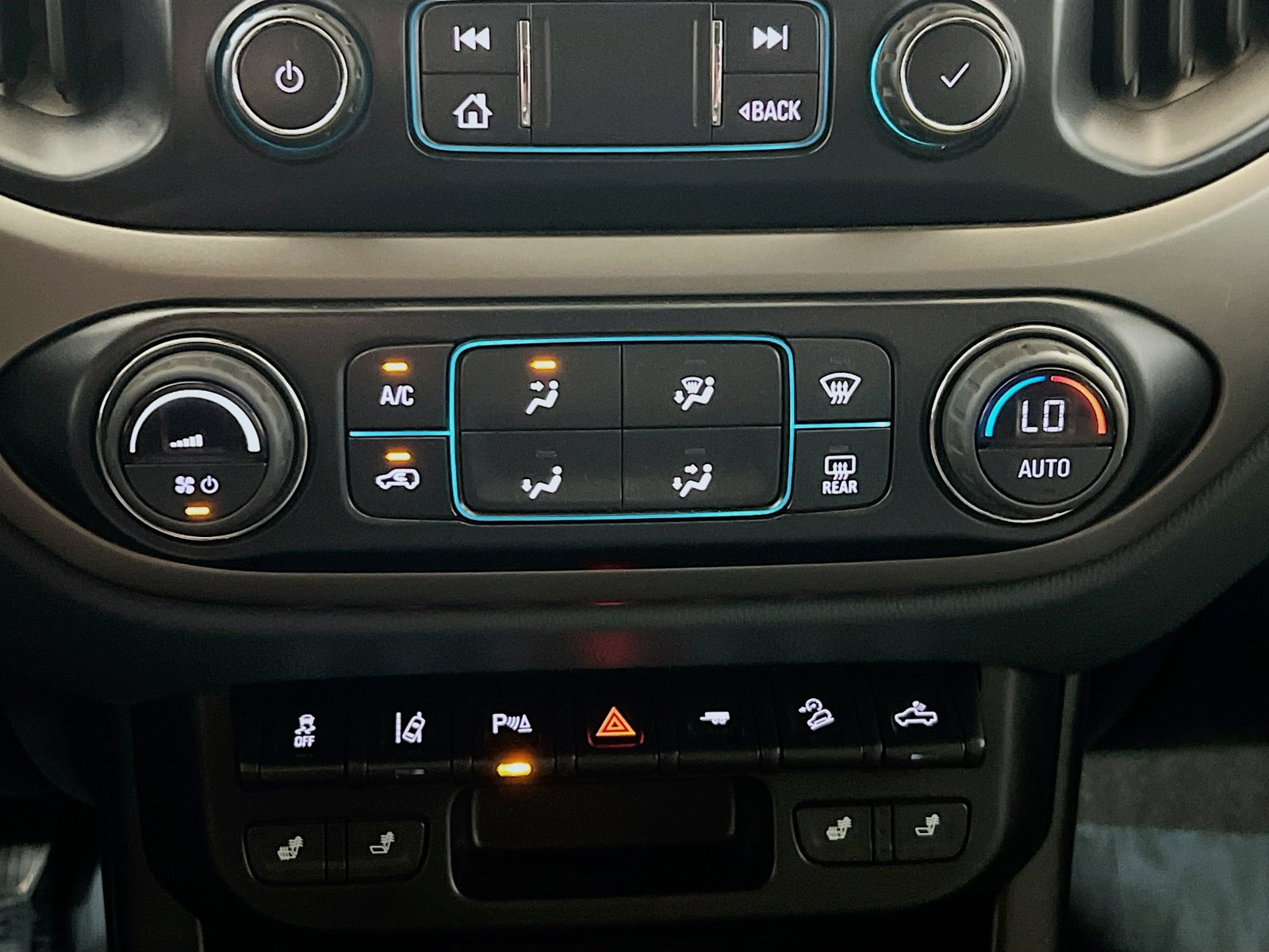 Used 2022 Chevrolet Colorado Z71 w/ Safety Package AWD/4WD image 11