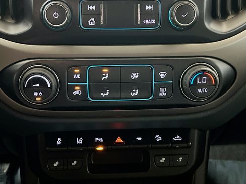 Used 2022 Chevrolet Colorado Z71 w/ Safety Package AWD/4WD image 11