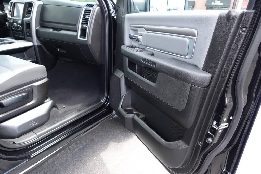 Used 2022 RAM 1500 Classic SLT w/ Electronics Convenience Group AWD/4WD image 32