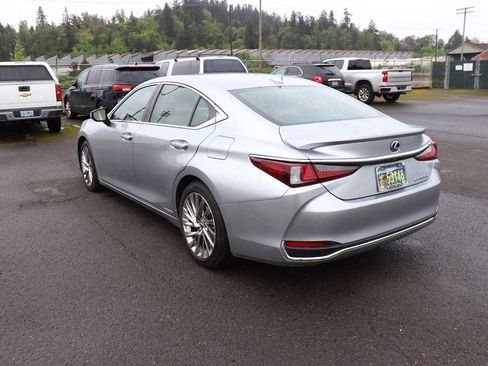 Used 2022 Lexus ES 300h w/ Luxury Package FWD image 7