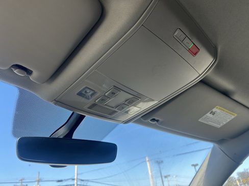 Used 2021 Volkswagen Atlas S image 24