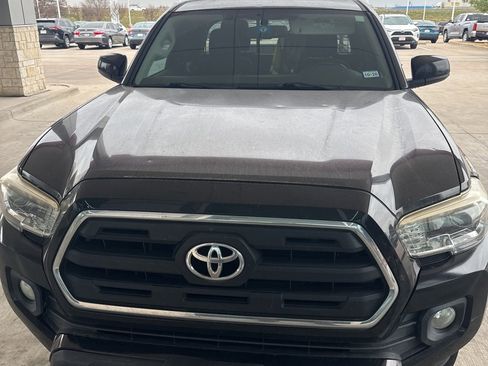 Used 2016 Toyota Tacoma TRD Sport image 5